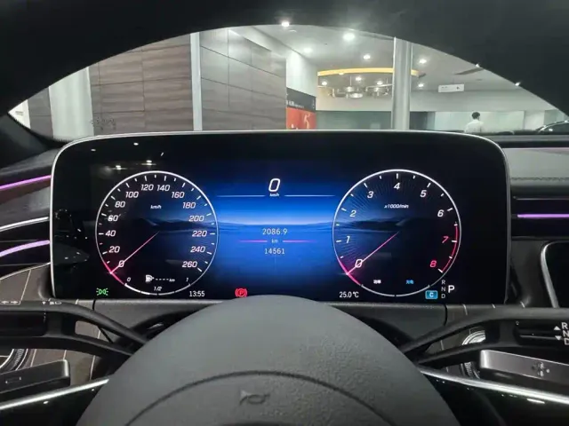 Mercedes-Benz E-Class — Фото автомобиля 12