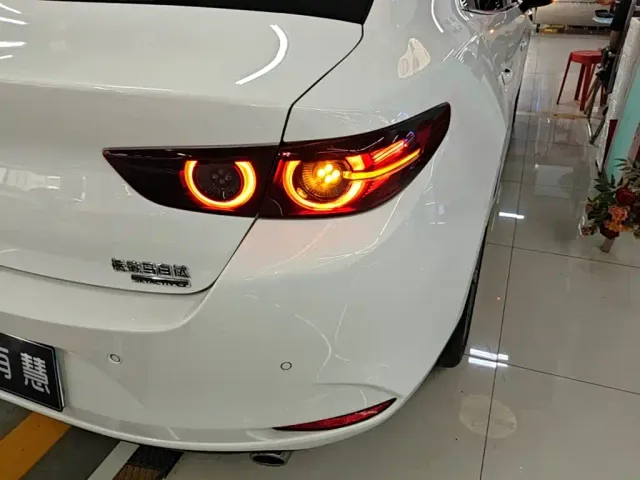 Mazda Axela — Фото автомобиля 7