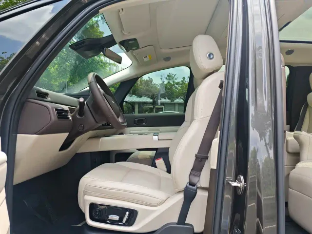 Li Auto MEGA — Фото автомобиля 5