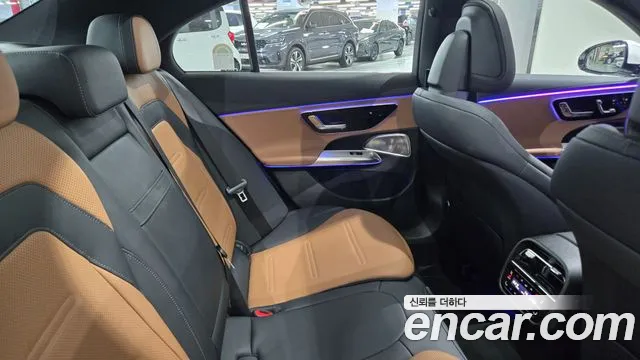 Mercedes-Benz E-Class — Фото автомобиля 4