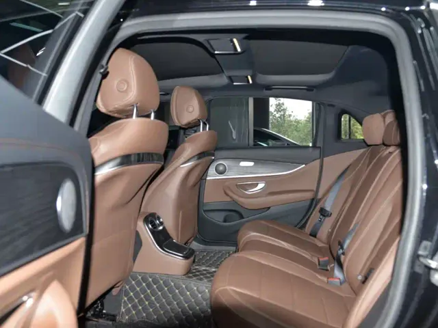 Mercedes-Benz E-Class — Фото автомобиля 11