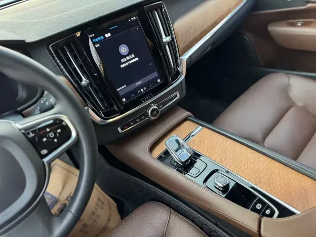 Volvo S90 — Фото автомобиля 7