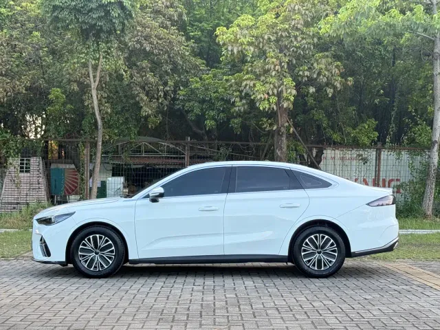 Geely Emgrand — Фото автомобиля 18