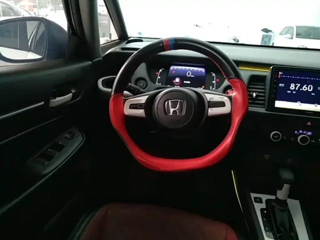 Honda Fit — Фото автомобиля 10