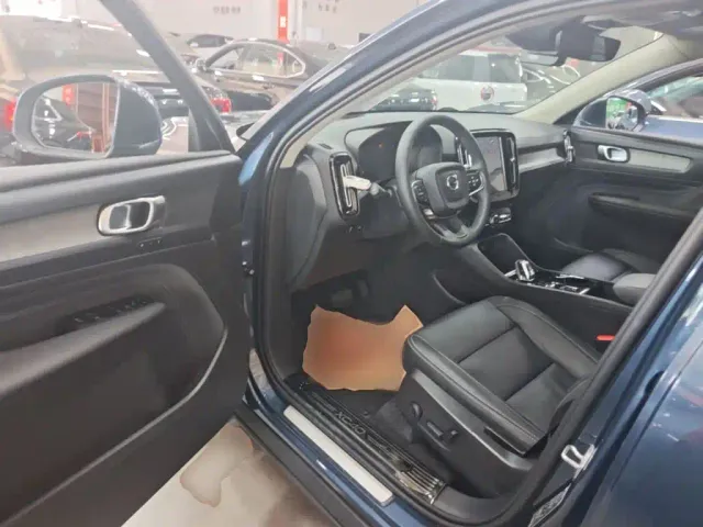 Volvo XC40 — Фото автомобиля 15