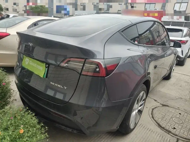 Tesla Model Y — Фото автомобиля 5