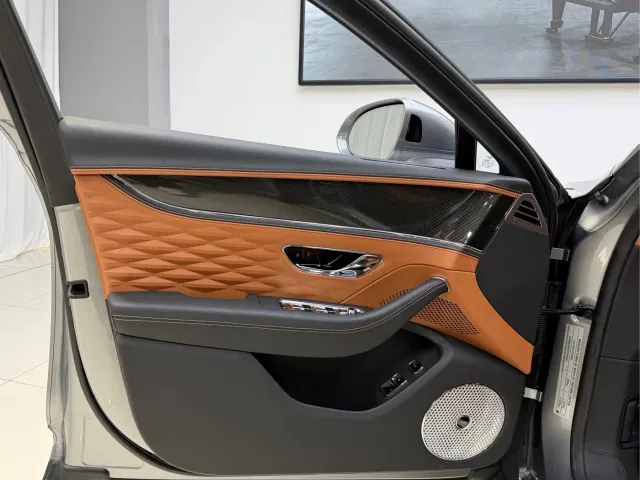 Bentley Flying Spur — Фото автомобиля 9