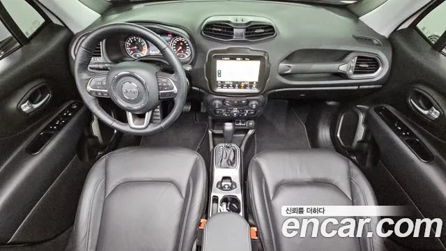Jeep Renegade — Фото автомобиля 10