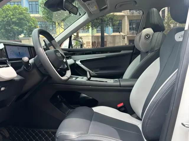Geely Boyue L — Фото автомобиля 4