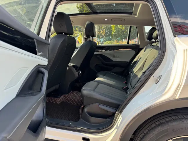Volkswagen Tiguan L — Фото автомобиля 8