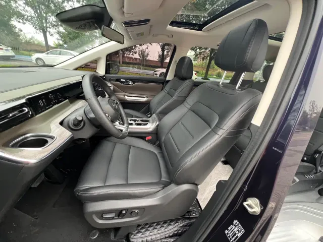 GAC Trumpchi E8 — Фото автомобиля 11