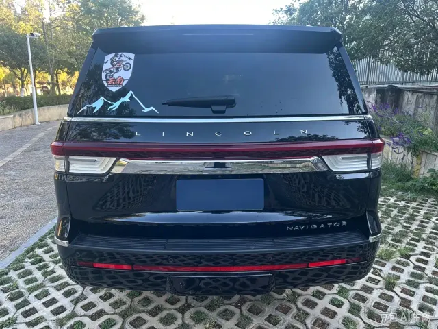 Lincoln Navigator — Фото автомобиля 5