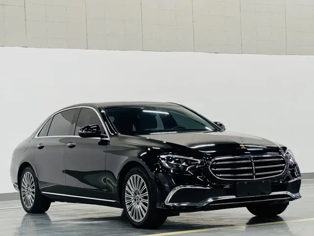 Mercedes-Benz E-Class — Фото автомобиля 3