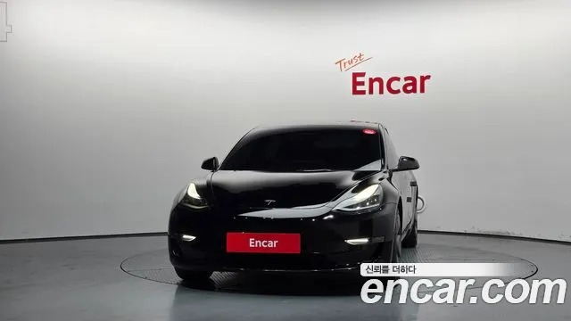 Tesla Model 3 — Фото автомобиля 3