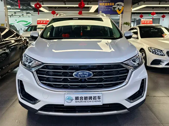 Ford Edge — Фото автомобиля 3