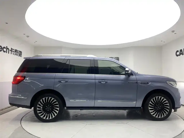Lincoln Navigator — Фото автомобиля 4