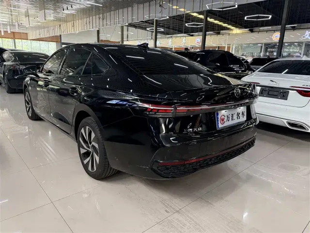 Volkswagen Passat — Фото автомобиля 10