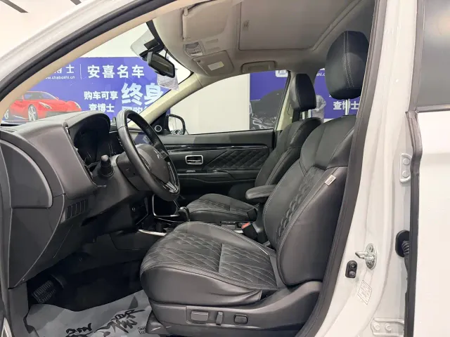 Mitsubishi Outlander — Фото автомобиля 15