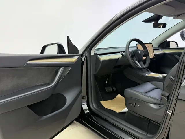 Tesla Model Y — Фото автомобиля 6