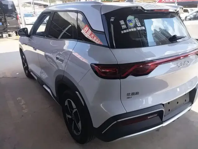 BYD Yuan UP 2024 401KM Leading Edition — Фото автомобиля 4