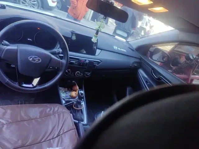 Hyundai Elantra — Фото автомобиля 12
