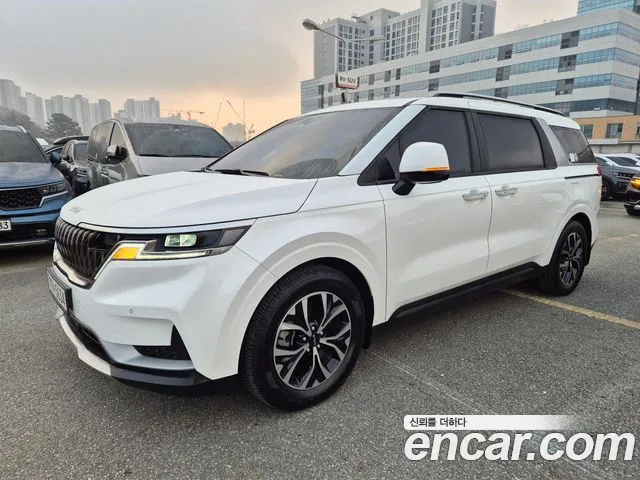 Kia Carnival Generation 4 — Фото автомобиля 4
