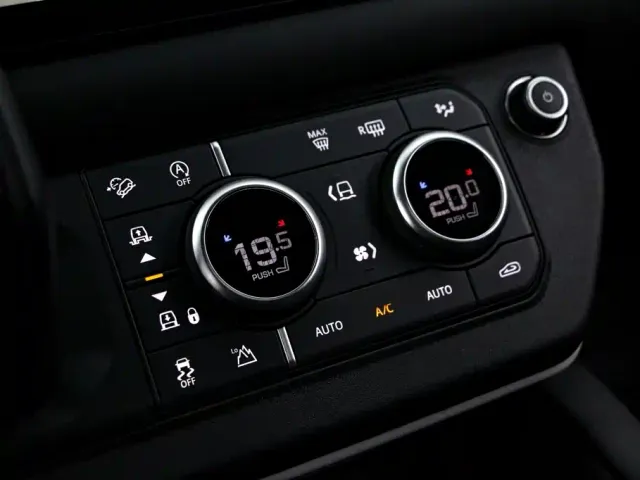 Land Rover Defender — Фото автомобиля 9