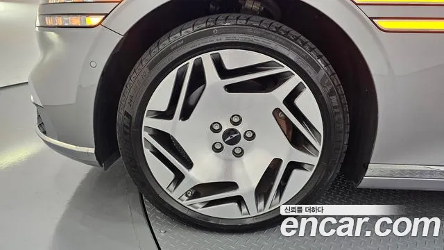 Genesis G90 — Фото автомобиля 5