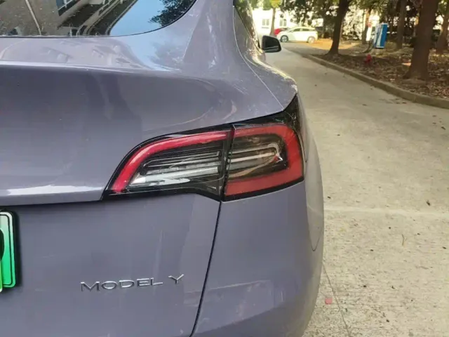 Tesla Model Y — Фото автомобиля 7