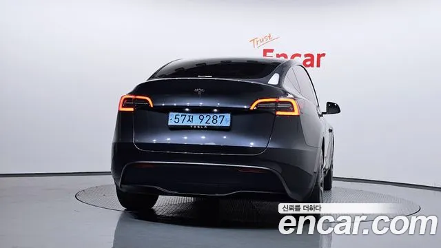 Tesla Model Y — Фото автомобиля 4