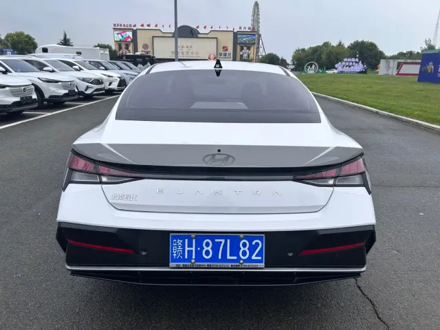 Hyundai Elantra — Фото автомобиля 11