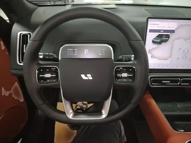 Li Auto L8 — Фото автомобиля 10