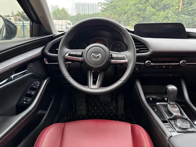 Mazda Axela — Фото автомобиля 6