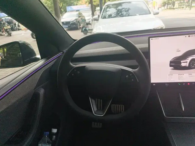 Tesla Model Y L — Фото автомобиля 6