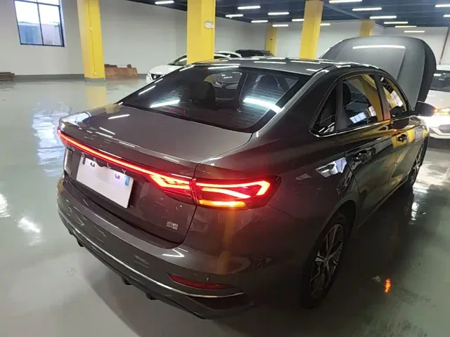 Geely Emgrand — Фото автомобиля 6