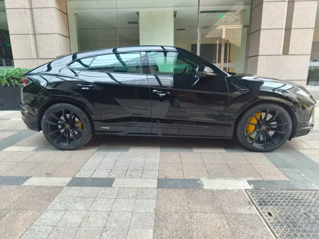 Lamborghini Urus — Фото автомобиля 4