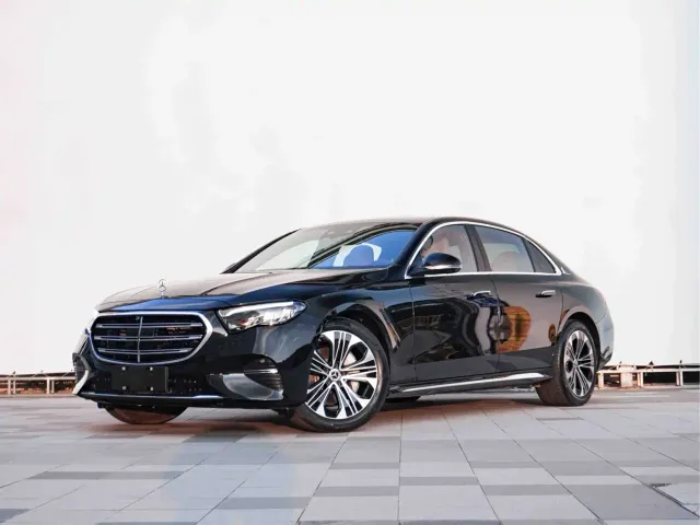 Фотография автомобиля — Mercedes-Benz E-Class