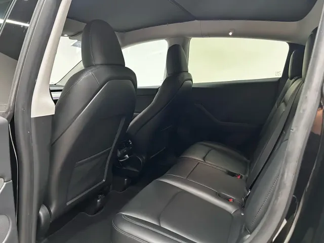 Tesla Model Y — Фото автомобиля 4