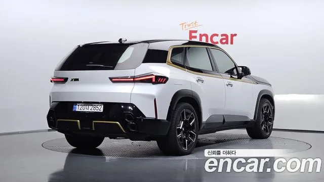 BMW XM — Фото автомобиля 2