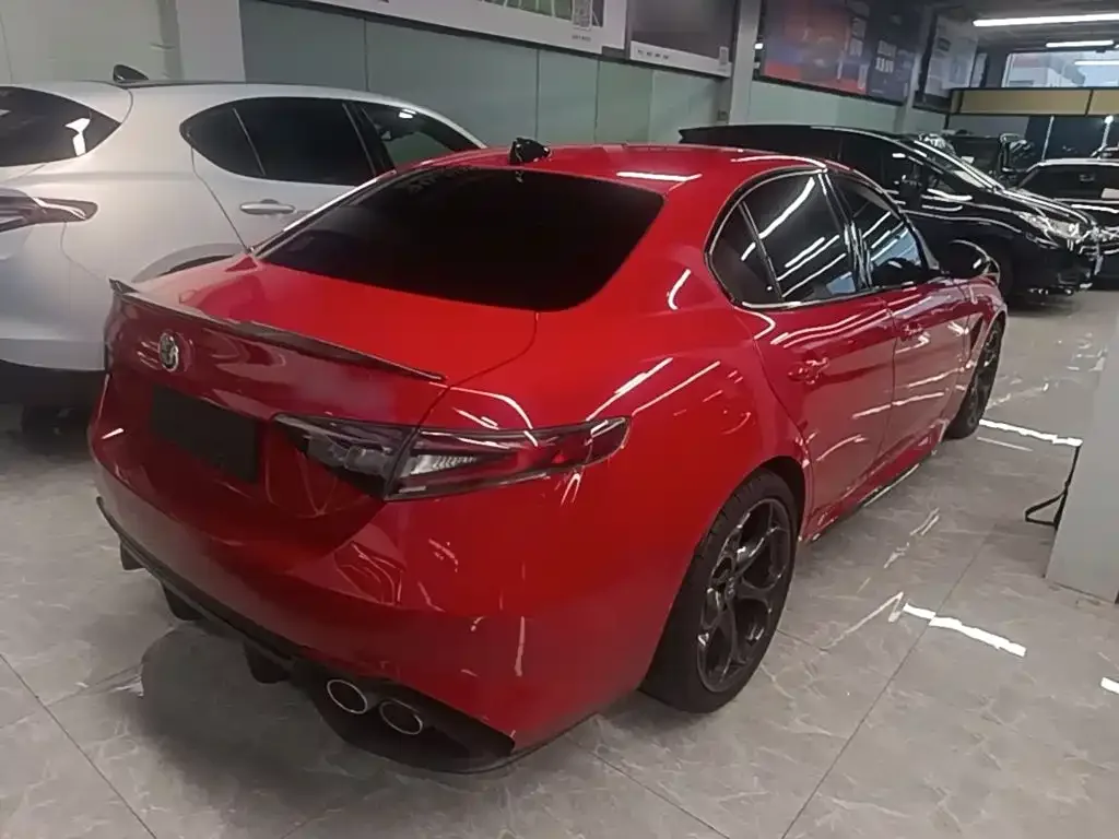 Alfa Romeo Giulia 2023 2.9T V6 520HP Quadrifoglio Edition — Фото автомобиля 6