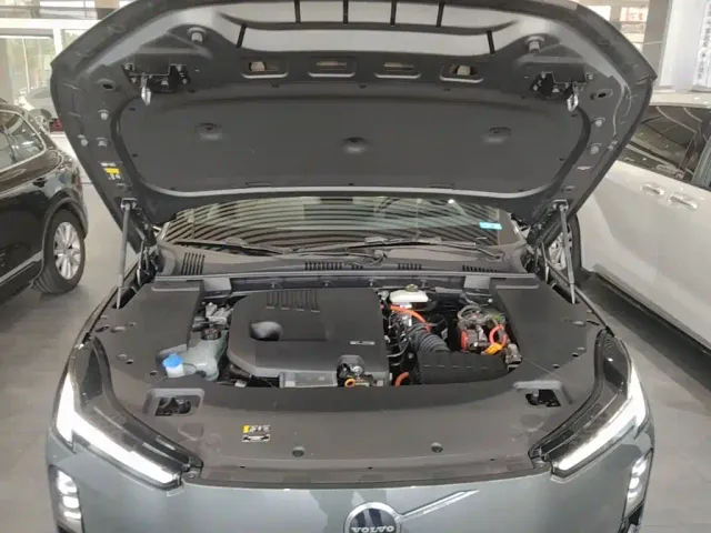 Volvo XC70 Plug-in Hybrid — Фото автомобиля 19