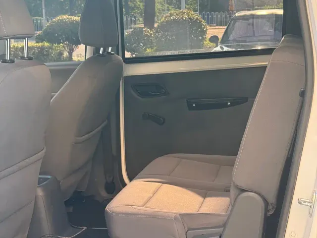 Wuling Hongguang — Фото автомобиля 4