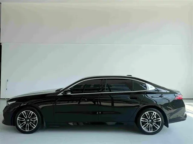 BMW 5 Series — Фото автомобиля 16
