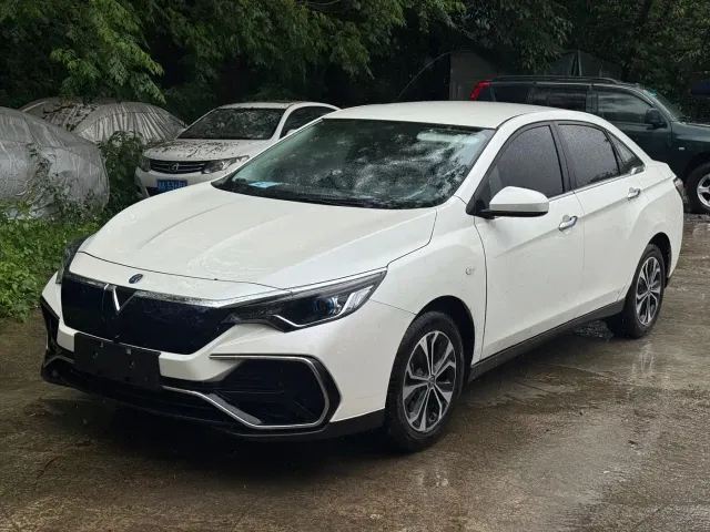 Venucia D60 EV — Фото автомобиля 3