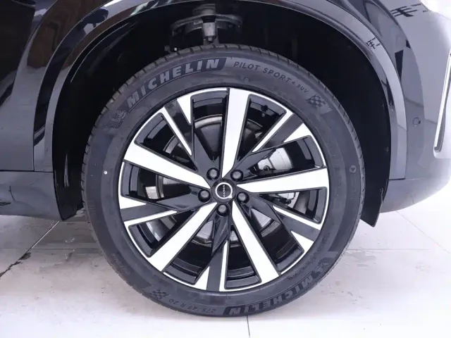 Volvo XC90 — Фото автомобиля 6
