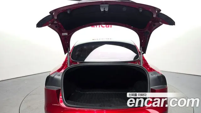 Tesla Model 3 — Фото автомобиля 16