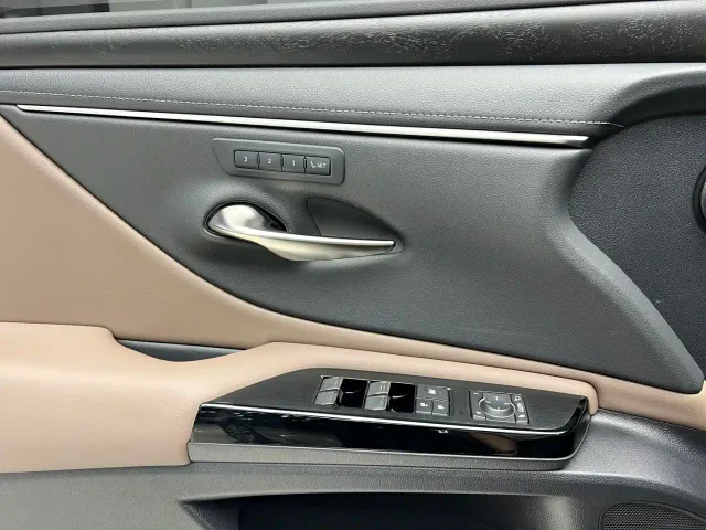 Lexus ES — Фото автомобиля 10