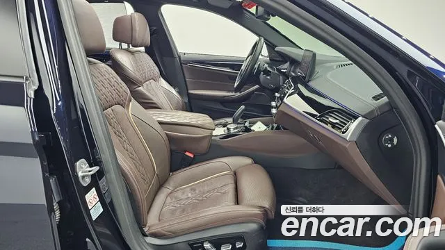 BMW 5 Series G30 — Фото автомобиля 17