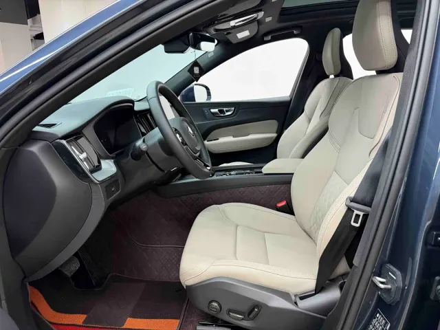 Volvo XC60 — Фото автомобиля 8
