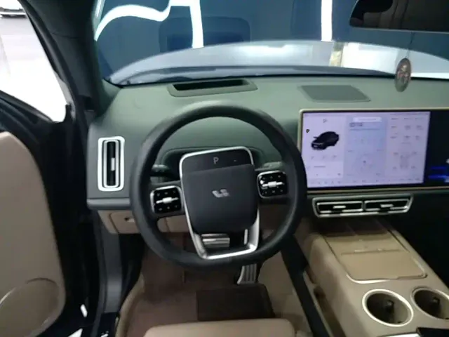 Li Auto L7 — Фото автомобиля 10